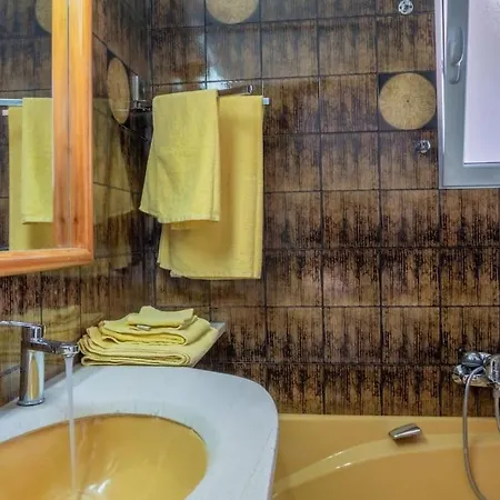 Retro Paradise In Athens! Chic 4br Near Metro