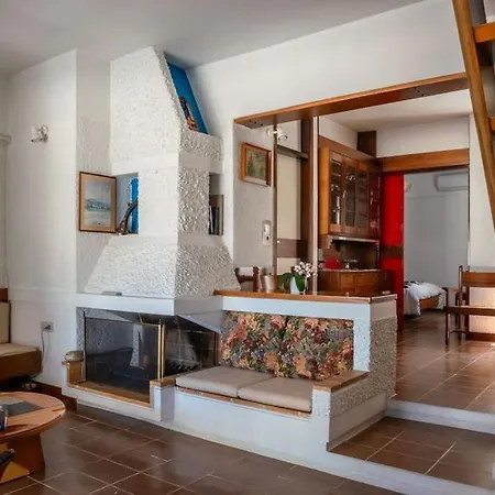 Daire Retro Paradise In Athens! Chic 4br Near Metro Atina