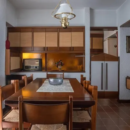 Retro Paradise In Athens! Chic 4br Near Metro