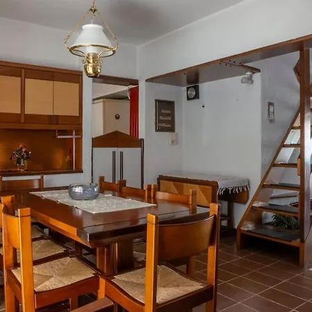 Retro Paradise In Athens! Chic 4br Near Metro Daire *