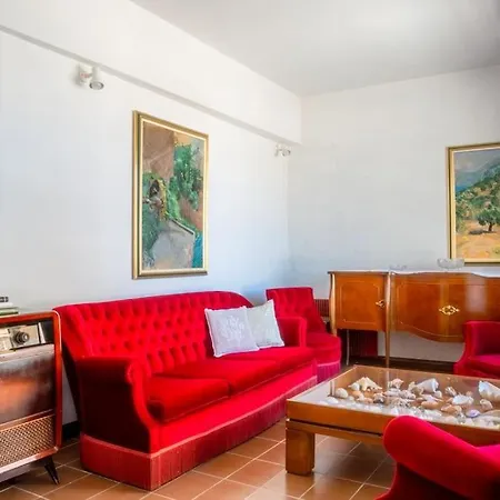 Retro Paradise In Athens! Chic 4br Near Metro Daire Atina